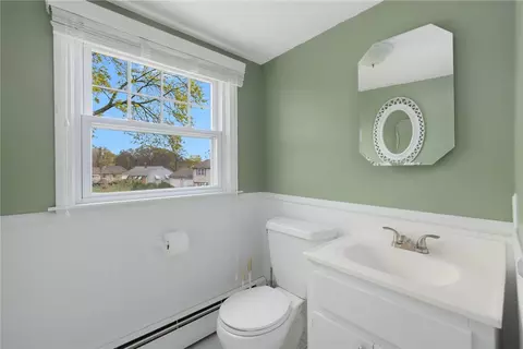 Bath - 43 Carpenter St, Warwick, RI 02886 photo 2 of 2