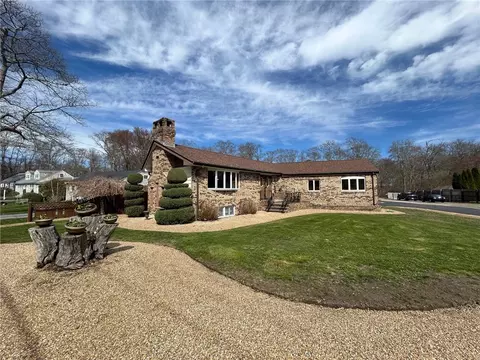 436 Crandall Rd, Tiverton, RI 02878