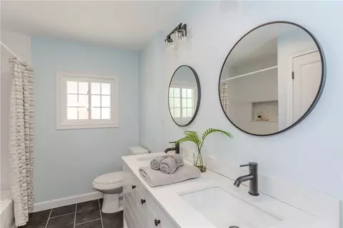 Bath - 60 Tomahawk Trl, Cranston, RI 02921 photo 2 of 4