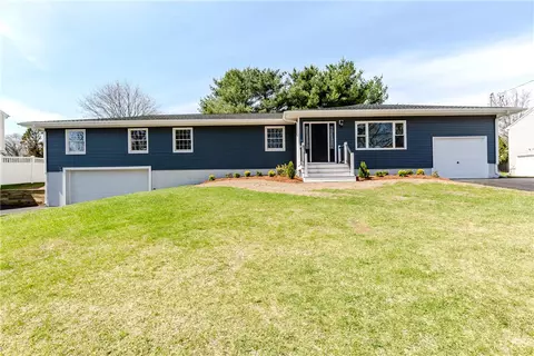 60 Tomahawk Trl, Cranston, RI 02921