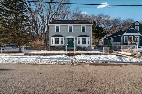 81 Martha St, Pawtucket, RI 02860