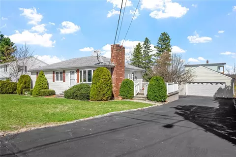 637 Fourth Ave, Woonsocket, RI 02895