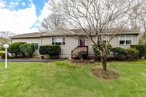 14 Clark Mill St, Coventry, RI 02816