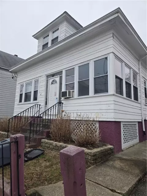 41 Cato Ave, Pawtucket, RI 02860