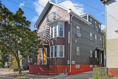 107 Penn St, Providence, RI 02909