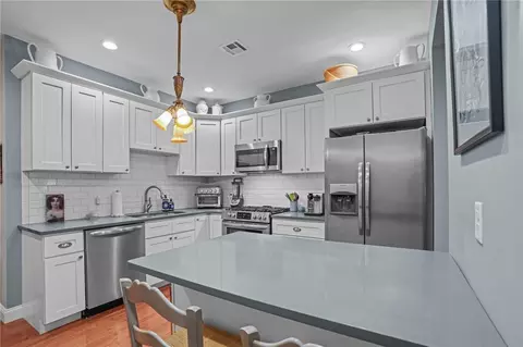 7 Mount Hope Ave #207, Providence, RI 02906