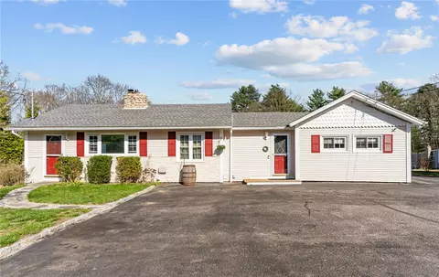 237 Knotty Oak Rd, Coventry, RI 02816