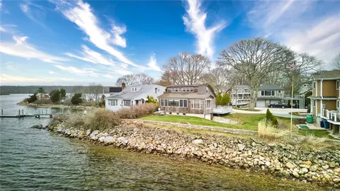 75 Wheatfield Cove Rd, Narragansett, RI 02882