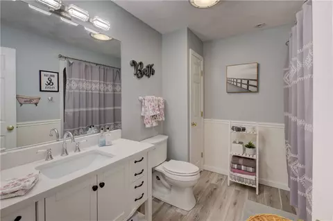 Bath - 30 Rock Ridge Rd, Westerly, RI 02891 photo 4 of 5