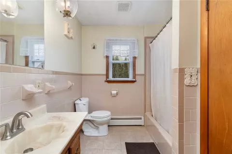 70 Silver Spring Ave, Riverside, RI 02915 photo 17