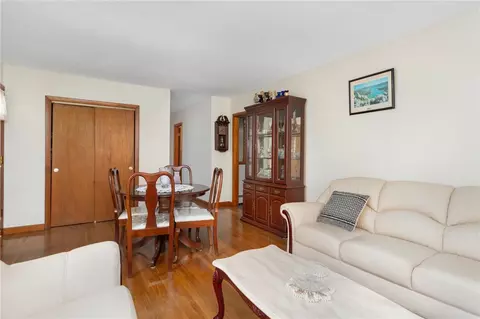 70 Silver Spring Ave, Riverside, RI 02915 photo 9