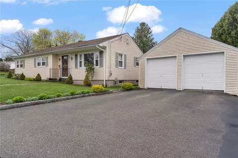 70 Silver Spring Ave, Riverside, RI 02915 photo 5