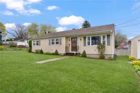 70 Silver Spring Ave, Riverside, RI 02915 photo 3