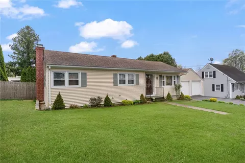 70 Silver Spring Ave, Riverside, RI 02915 photo 4