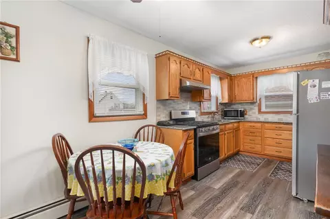 70 Silver Spring Ave, Riverside, RI 02915 photo 13
