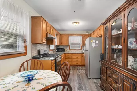 70 Silver Spring Ave, Riverside, RI 02915 photo 15