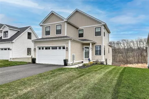 305 Freedom Trail Dr, Portsmouth, RI 02871