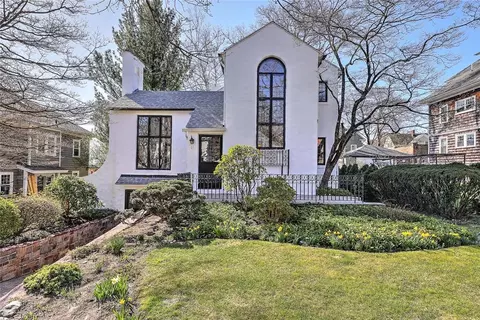 21 Laurel Ave, Providence, RI 02906
