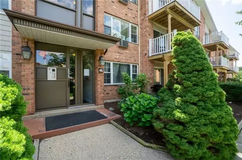 45 Bullocks Point Ave #1/7B, Riverside, RI 02915