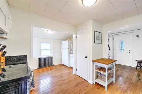 Entry Way - 5 Oakside St, Warwick, RI 02889 photo 2 of 3