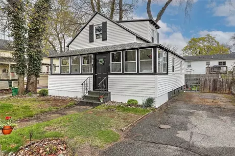 5 Oakside St, Warwick, RI 02889