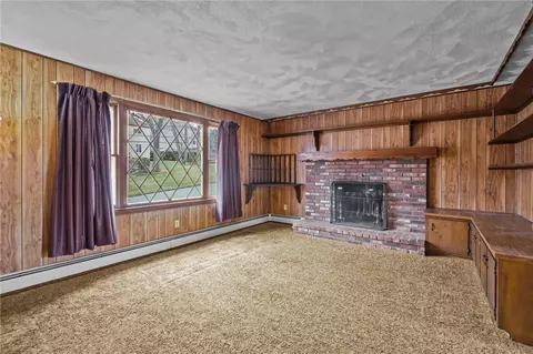 Living - 33 Hawthorn Cir, Woonsocket, RI 02895 photo 5 of 5
