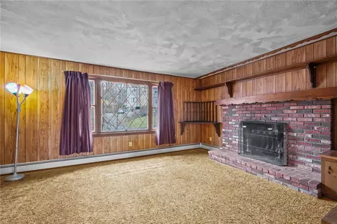 Living - 33 Hawthorn Cir, Woonsocket, RI 02895 photo 4 of 5