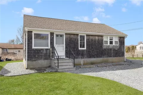 8 James St, Narragansett, RI 02882