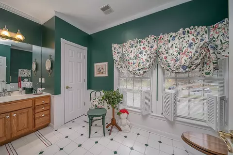 Bath - 9 Lancaster Rd, Westerly, RI 02891 photo 3 of 5