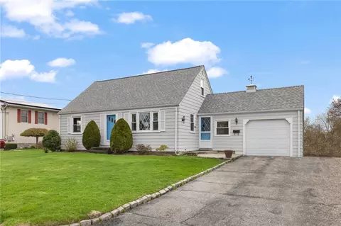 38 Laurelhurst Rd, Cranston, RI 02920
