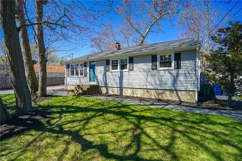 55 Fern St, Warwick, RI 02889