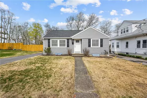 21 Delway Rd, East Providence, RI 02914