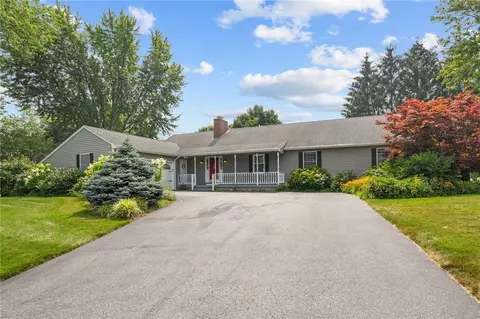 13 Sunnyside Dr, Cumberland, RI 02864