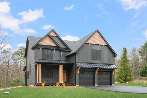 450 Carrs Pond Rd, East Greenwich, RI 02818