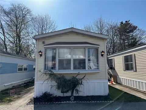 443 Dyer St, Cranston, RI 02920