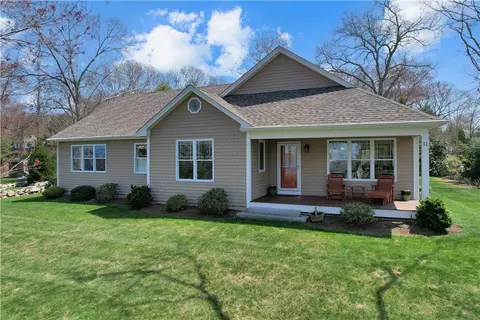 11 Tomahawk Trl, South Kingstown, RI 02879
