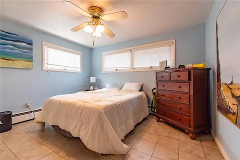 Bedroom - 72 Flagg Ave, Warwick, RI 02886 photo 3 of 6