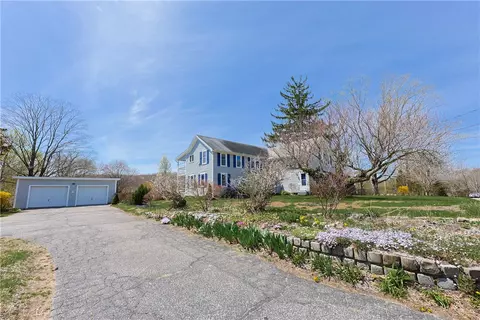91 High St, Ashaway, RI 02804