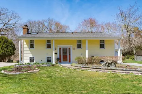 62 Linden Rd, Barrington, RI 02806