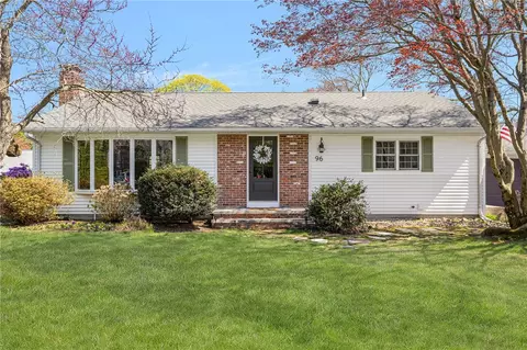96 Bayberry Ln, East Greenwich, RI 02818