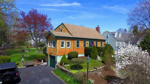 71 Proctor Ave, East Greenwich, RI 02818