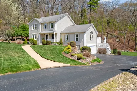 31 Mathew Dr, Johnston, RI 02919
