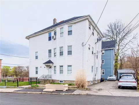 18 Fairlawn Ave, Pawtucket, RI 02860