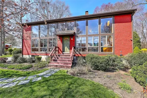 3 Katie Dr, Warren, RI 02885