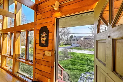3 Katie Dr, Warren, RI 02885 photo 5