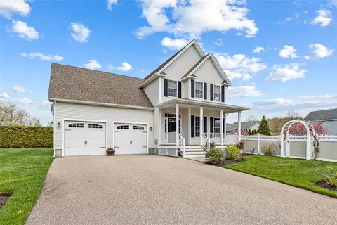 2 Hubbard St, Westerly, RI 02891