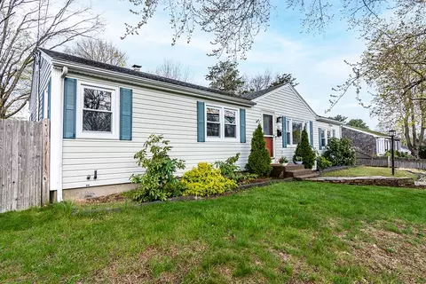 25 Myrna Rd, East Greenwich, RI 02818