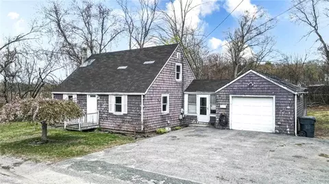 30 Uphill Ave, Warwick, RI 02886