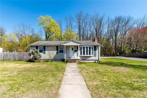 20 Archdale Dr, Warwick, RI 02889