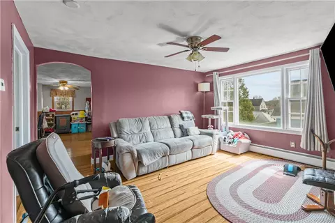 Living - 17 Easterbrooks Ave, Bristol, RI 02809 photo 2 of 3
